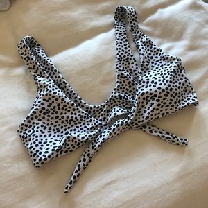 BLACK WHITE SPOT BIKINI TIE FRONT TOP